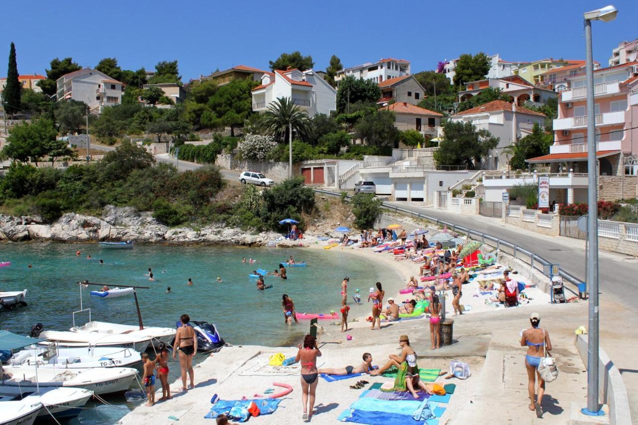 Apartments With A Parking Space Mavarstica, Ciovo - 12435 Trogir Bagian luar foto